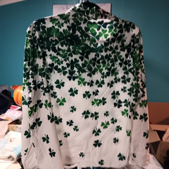 Green Shamrocks and White Women's Top Worn Once - Picture 2 of 4